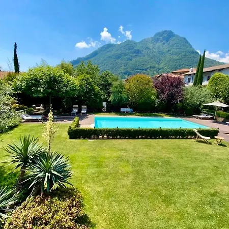 Apartment Vittoria Dongo