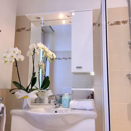 Vittoria Apartment Dongo